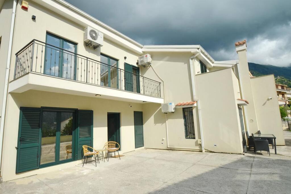 Urban Escape For Two In Kotor Apartment Exterior photo